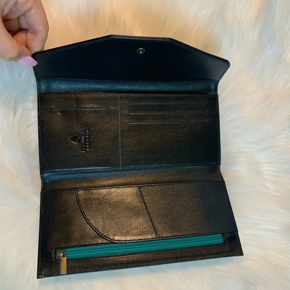 Genuine Leather Women's Black Exclusive Resorts Wallet